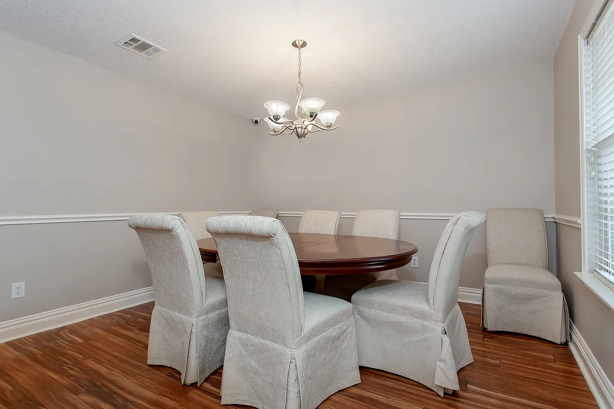 Building Photo - 9913 Thomas Jefferson Dr