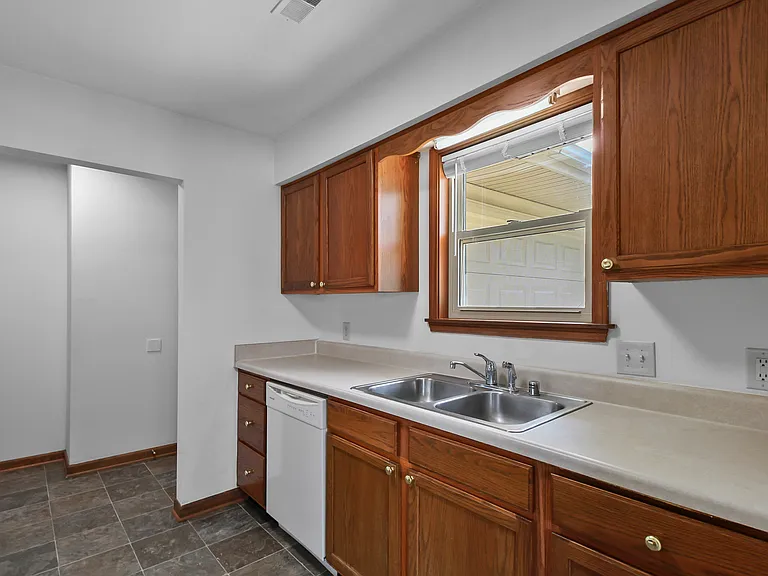 1405 Wilshire Cir — Photo 8
