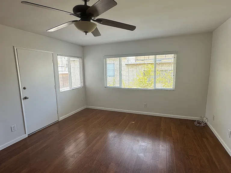 2103 Carnegie Ln #4 — Photo 3