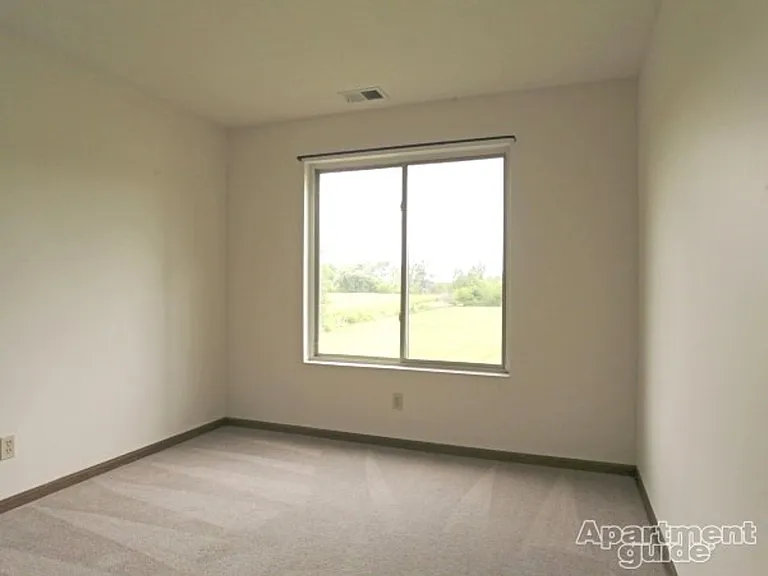 Bremen Park Apartments — Photo 26