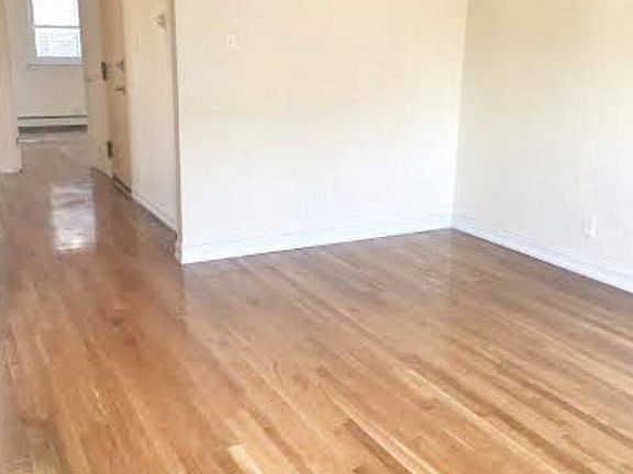 2nd image of 2501 Crescent St APT 3
