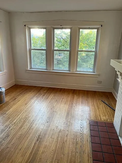 3 bed, 1300 sqft, $1,600 — Photo 1