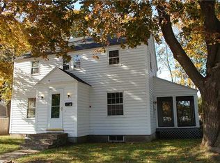 2 Montgomery Ter, Cape Elizabeth, ME 04107