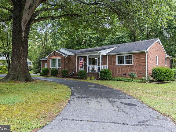 4th image of 29360 Bartlett Ave