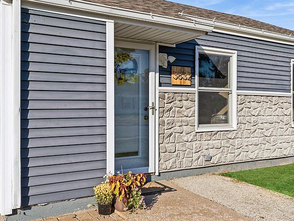 4th image of 3832 Pearl Ave