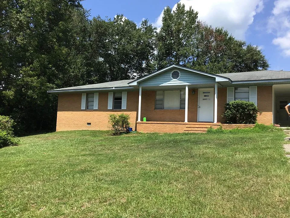 10 Hampton Drive - 1 — Photo 2