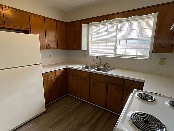 4th image of 301 Tower Dr APT B