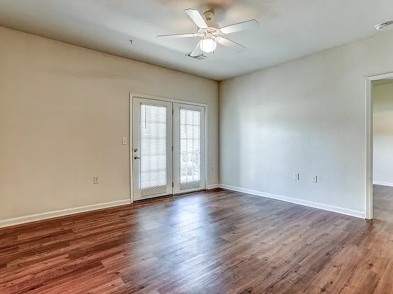 Elk Way Apartments — Photo 15