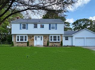 11 Whinstone St, Coram, NY 11727