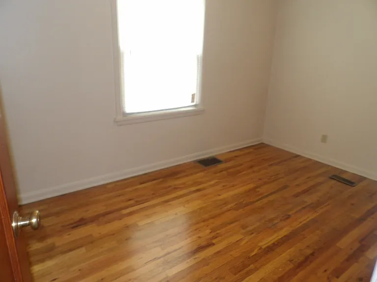 1501 N Cedar St — Photo 13
