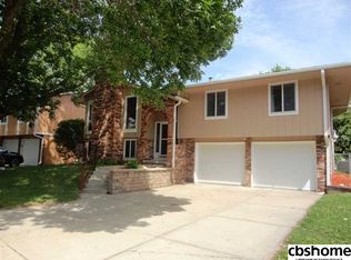 2302 Arlington Pl, Bellevue, NE 68123