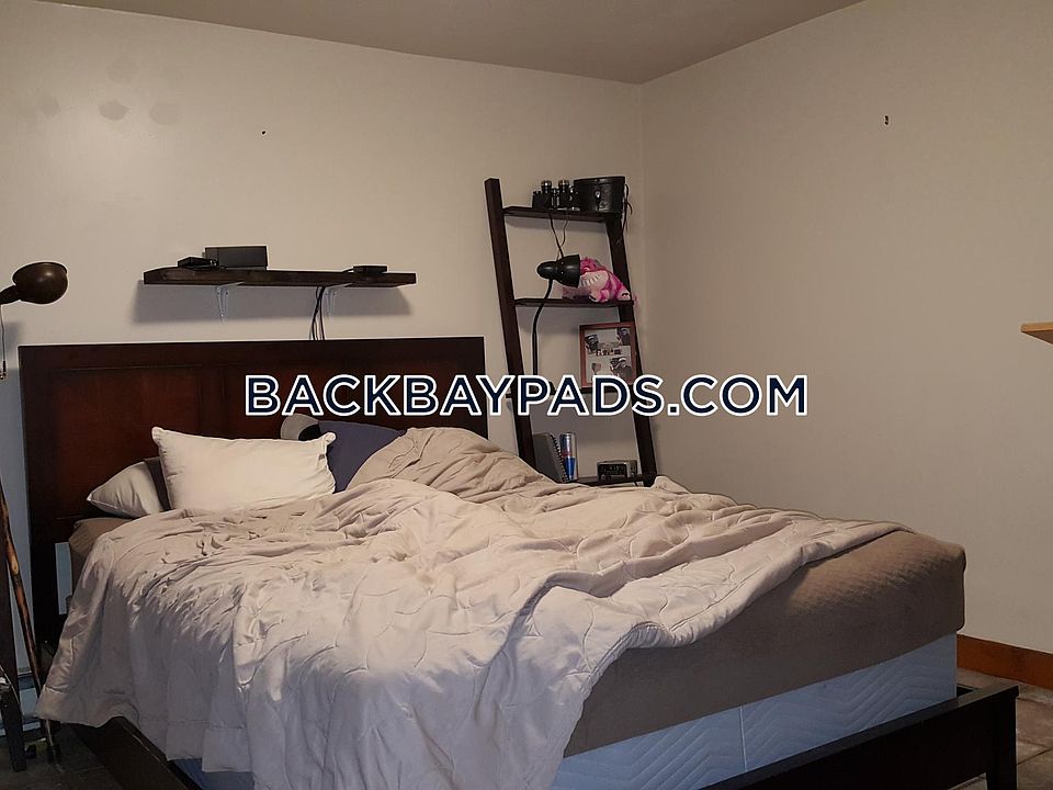 2nd image of 471 Massachusetts Ave #1-2