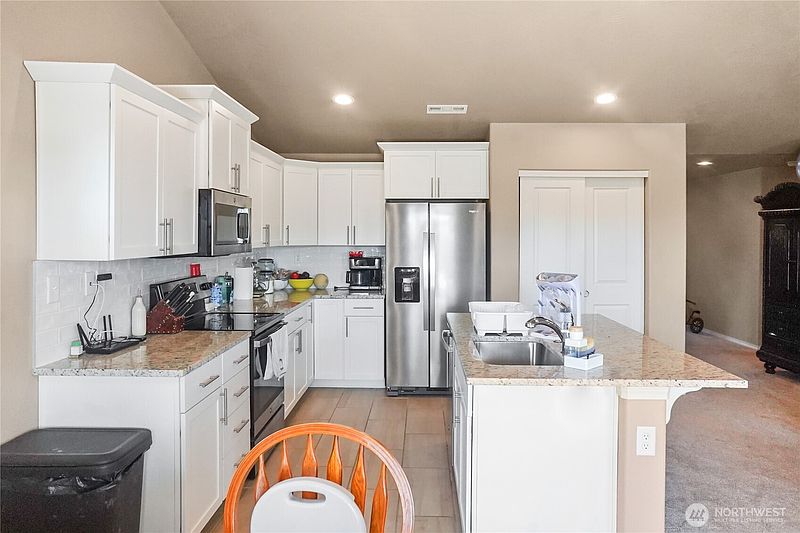3rd image of 1125 W Sequoia Road