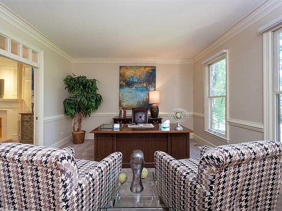 5th image of 55 Fontenay Cir
