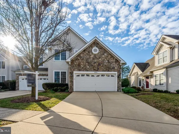 25675 Tremaine Ter, Chantilly, VA 20152