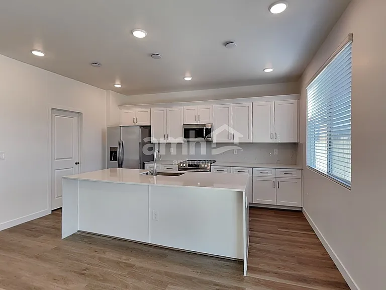 12627 W Flynn Ln — Photo 3