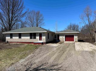 1102 W Valley Rd, Adrian, MI 49221