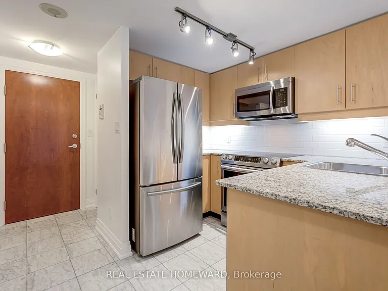 300 Bloor St E #611 — Photo 13
