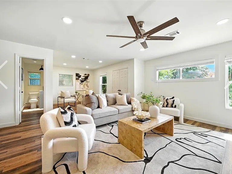 1610 Antoine Dr — Photo 10