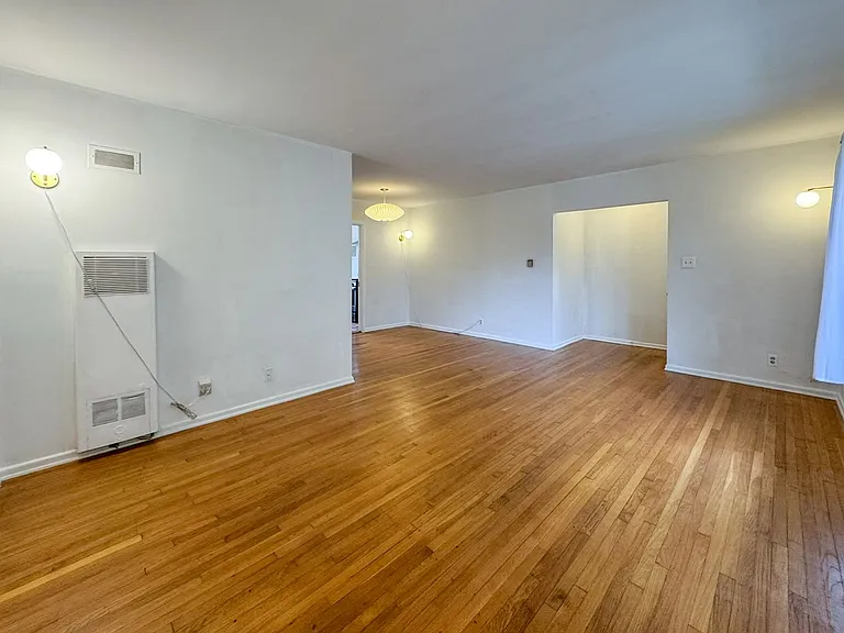 2033 Euclid St #6 — Photo 4
