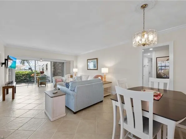 3070 Gulf Shore Blvd N APT 103, Naples, FL 34103