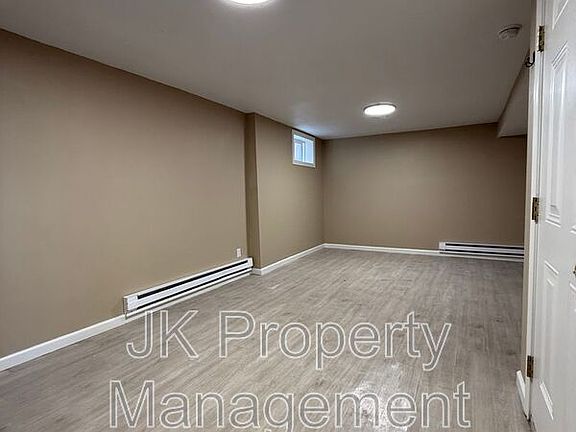 5th image of 530 21st Ave NE