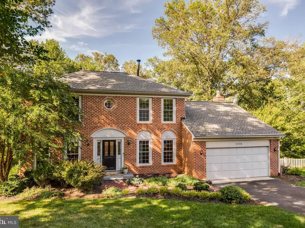 1374 Carpers Farm Way, Vienna, VA 22182