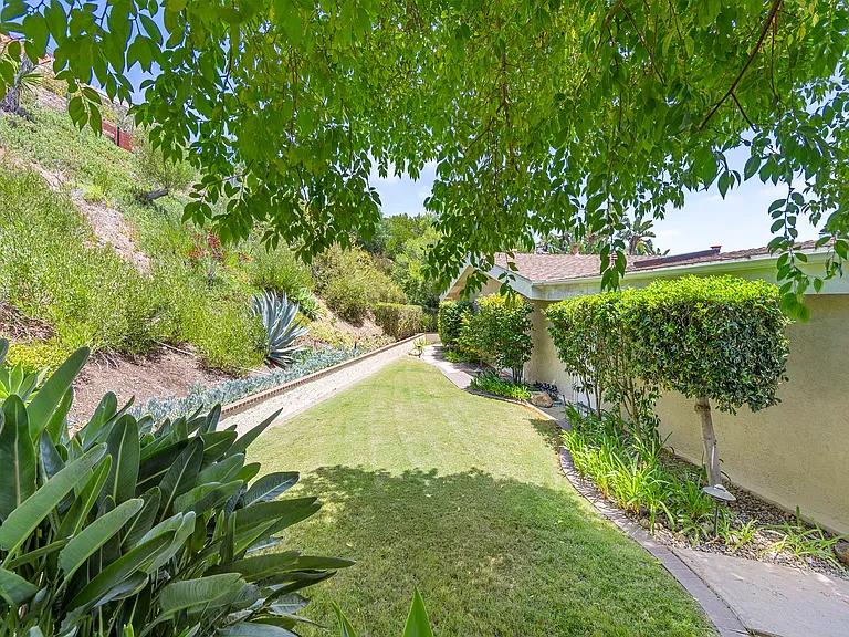 5075 San Joaquin Dr — Photo 5