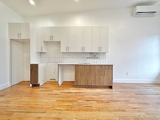 3rd image of 248 Patchen Ave #3