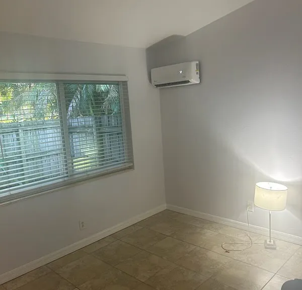 1308 NE 14th Ct #1304 — Photo 2