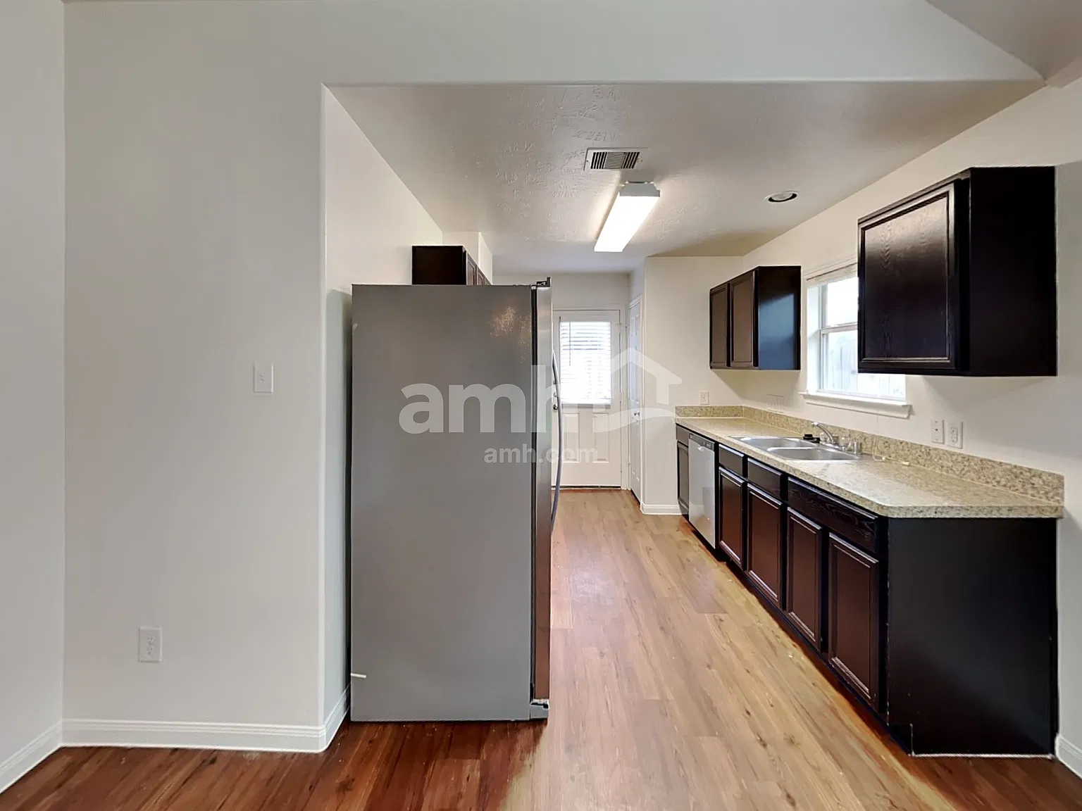 4 bed, 2.0 bath, 1595 sqft, $1,925 — Photo 3