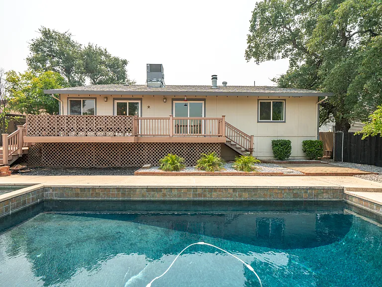 2535 Ruby Ct — Photo 13