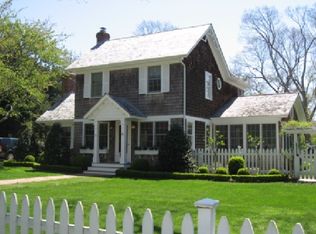 24 Edgewood Rd, WEST ISLIP, NY 11795