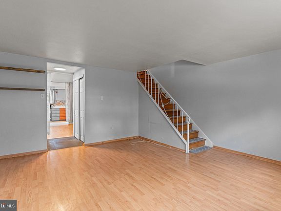 5th image of 10230 Jeanes St