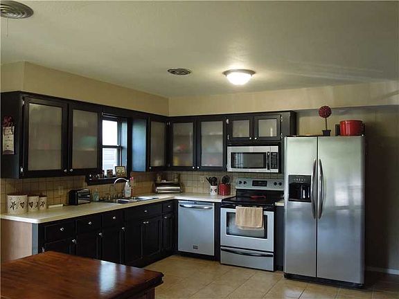 4th image of 1410 N Hills Blvd
