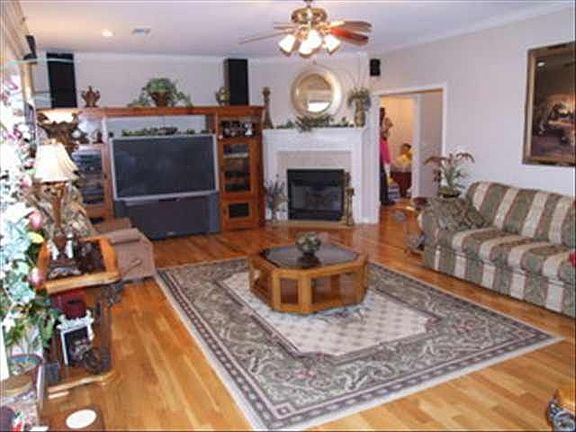 4th image of 358 Mountain Lake Dr