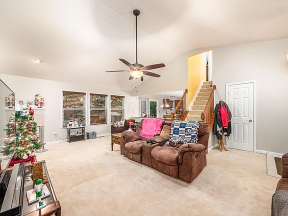 4th image of 787 Orange Tree Ct
