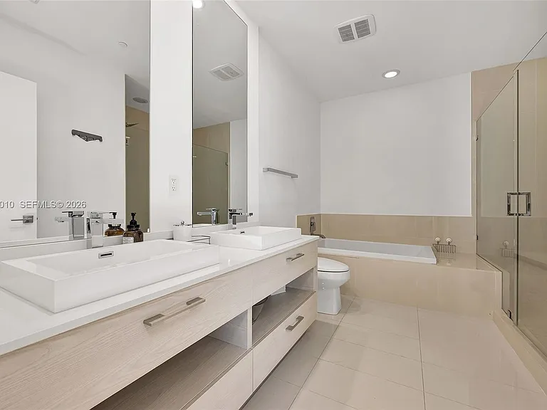 55 SW 9th St — Photo 11