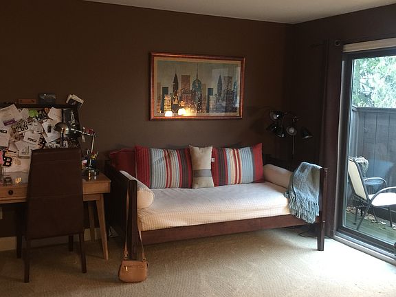 upper bed w/ bath & balcony