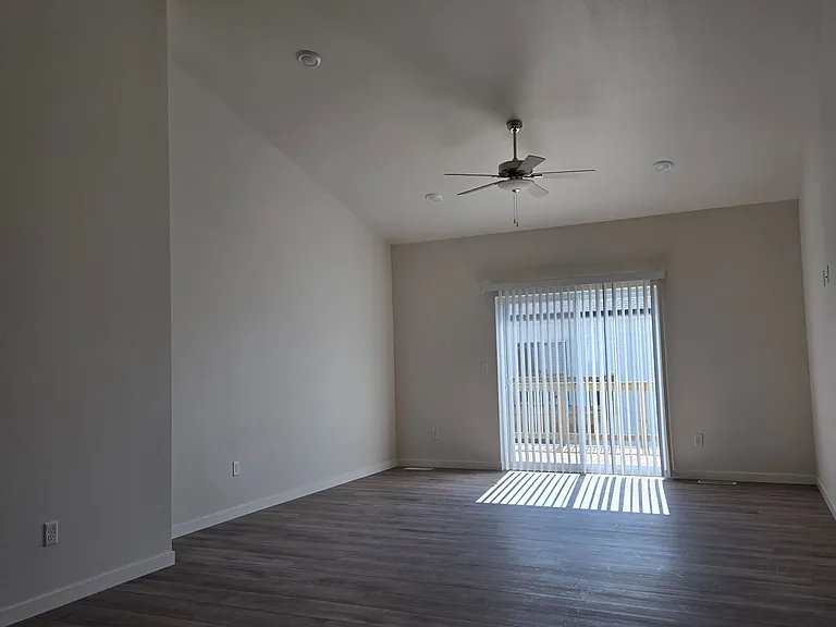 1609-1615-1654 Aspen Ct — Photo 14