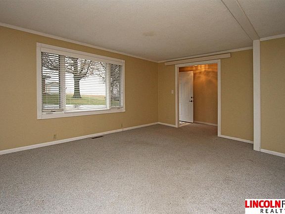 3rd image of 105 W Park St
