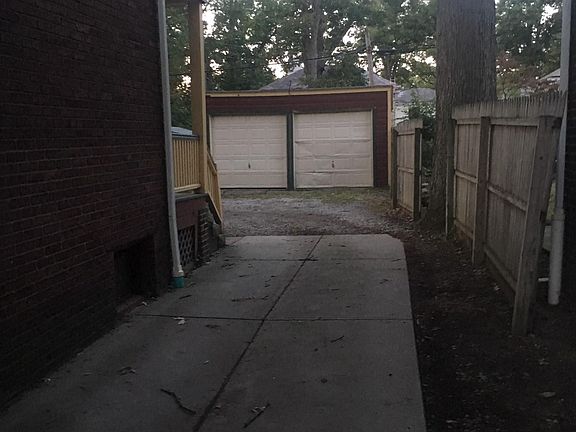 3rd image of 13890 Clifton Blvd