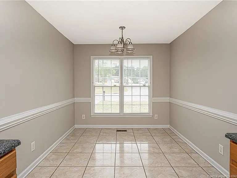 402 Roundtree Dr — Photo 8