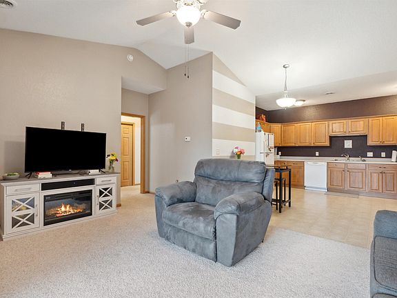 4th image of 2627 Orchard Dr Unit 5