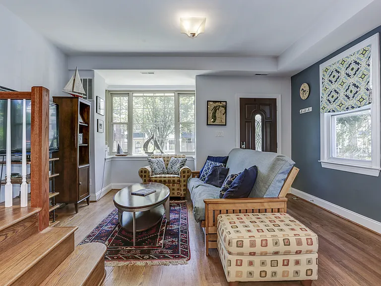821 Tewkesbury Pl NW — Photo 10
