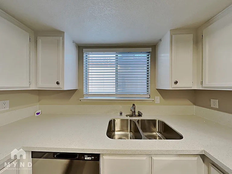 5825 Goodsprings Ct — Photo 9