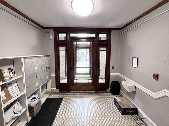2nd image of 15 Linnaean St APT 10