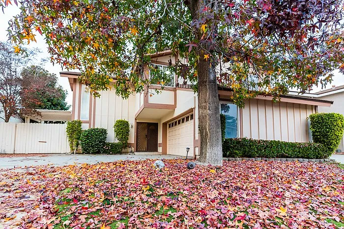 4 bed, 2.5 bath, 1758 sqft, $3,900 — Photo 2
