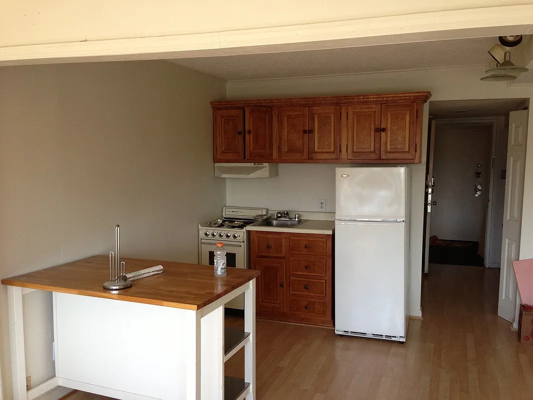 1700 W Clinch Ave — Photo 4