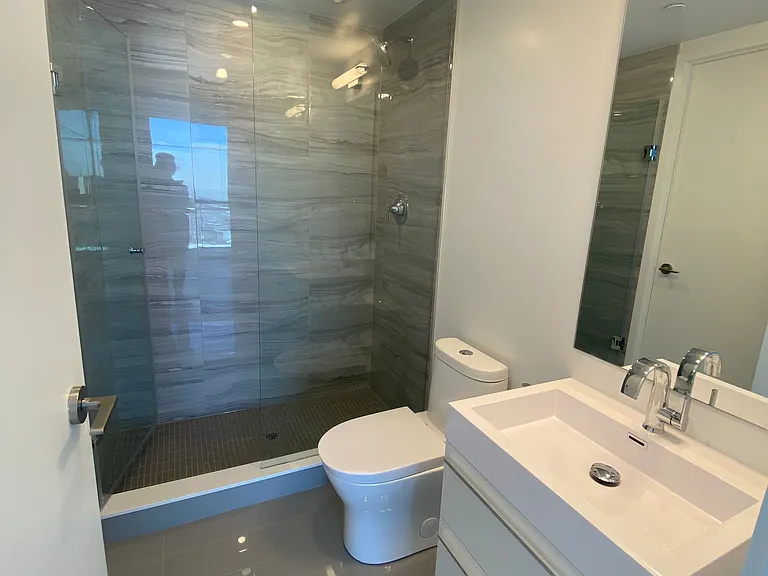 39 Roehampton Ave #3807 — Photo 7